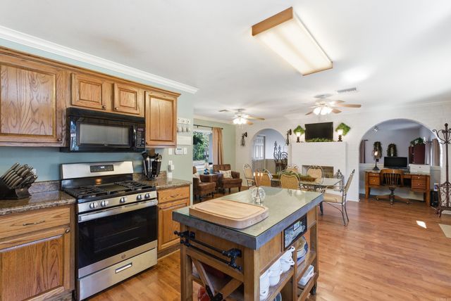 6 Sherwood Drive, Conway, AR 72034