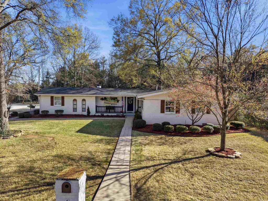 6 Sherwood Drive, Conway, AR 72034