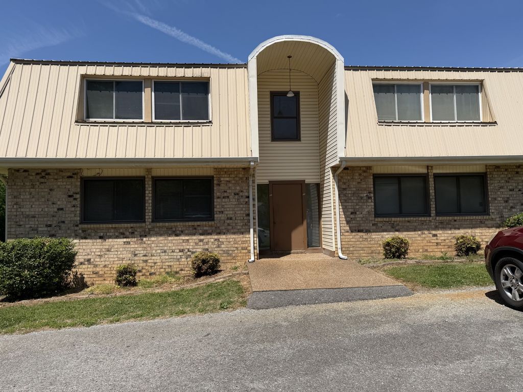 940 E Main St, Gallatin, TN 37066