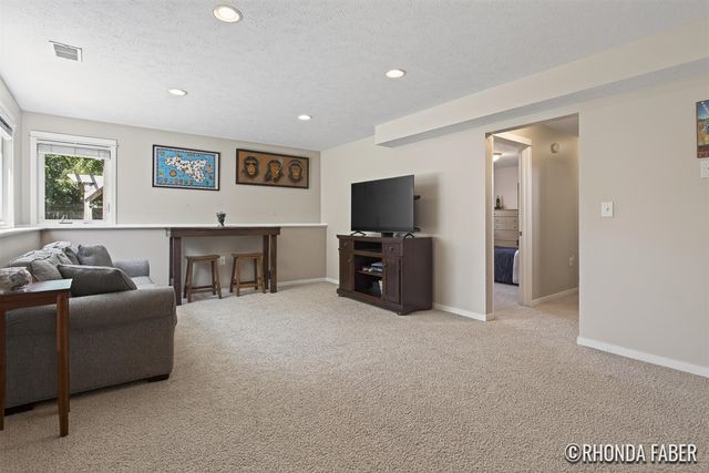 3933 Spruce Lane, Holland, MI 49424