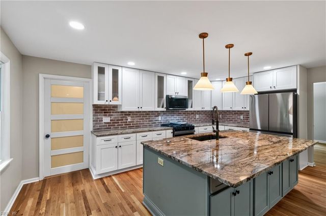 401 Piney Point RD, Yorktown, VA 23692