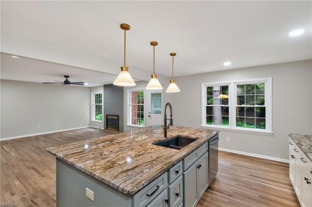 401 Piney Point RD, Yorktown, VA 23692
