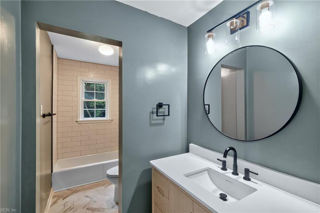 401 Piney Point RD, Yorktown, VA 23692
