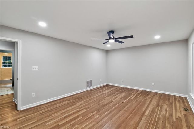 401 Piney Point RD, Yorktown, VA 23692