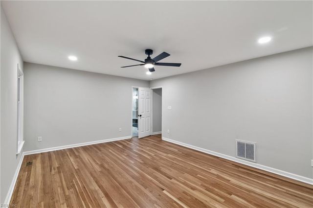 401 Piney Point RD, Yorktown, VA 23692