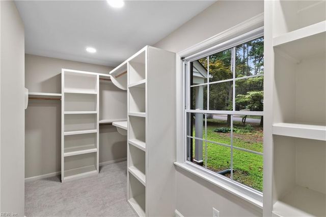 401 Piney Point RD, Yorktown, VA 23692