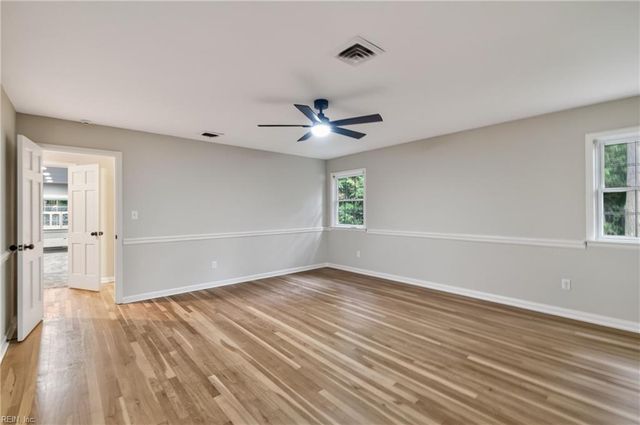 401 Piney Point RD, Yorktown, VA 23692