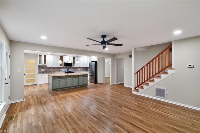 401 Piney Point RD, Yorktown, VA 23692