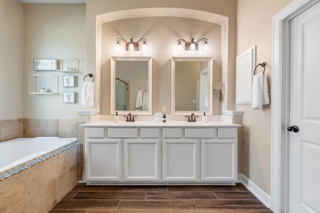 290 Grafton LN, Austin, TX 78737