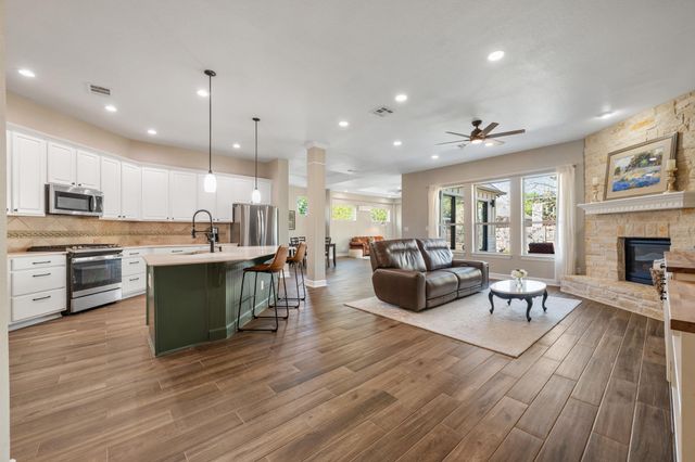 290 Grafton LN, Austin, TX 78737