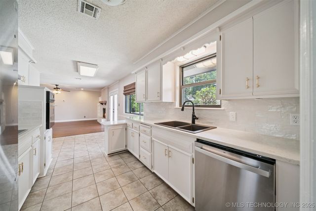 7058 E 52 Place, Tulsa, OK 74145