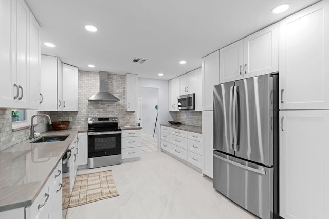 324 Sandpiper Avenue, Royal Palm Beach, FL 33411