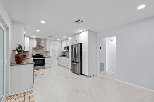 324 Sandpiper Avenue, Royal Palm Beach, FL 33411