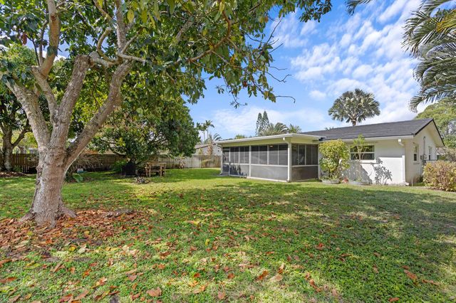 324 Sandpiper Avenue, Royal Palm Beach, FL 33411