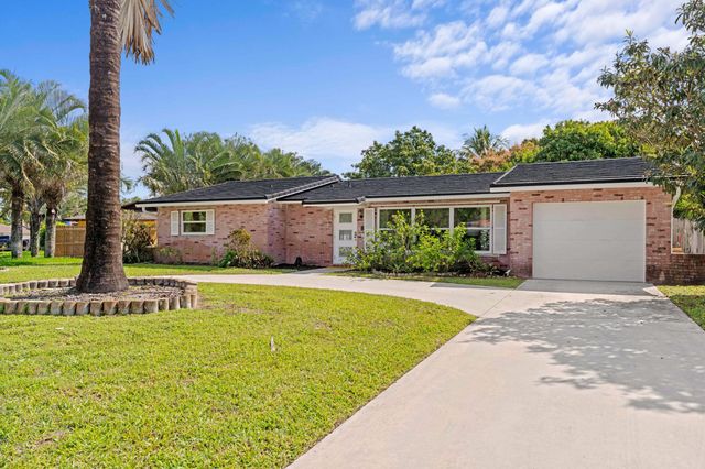 324 Sandpiper Avenue, Royal Palm Beach, FL 33411