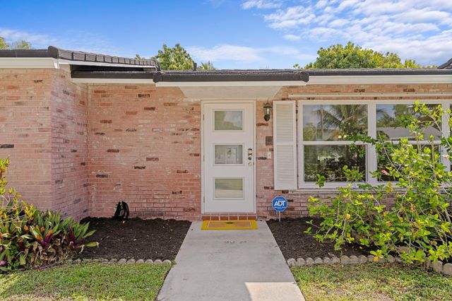 324 Sandpiper Avenue, Royal Palm Beach, FL 33411