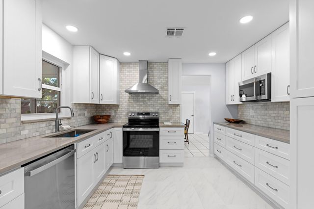 324 Sandpiper Avenue, Royal Palm Beach, FL 33411