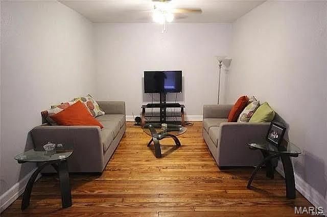 4541 S Compton Avenue, St Louis, MO 63111