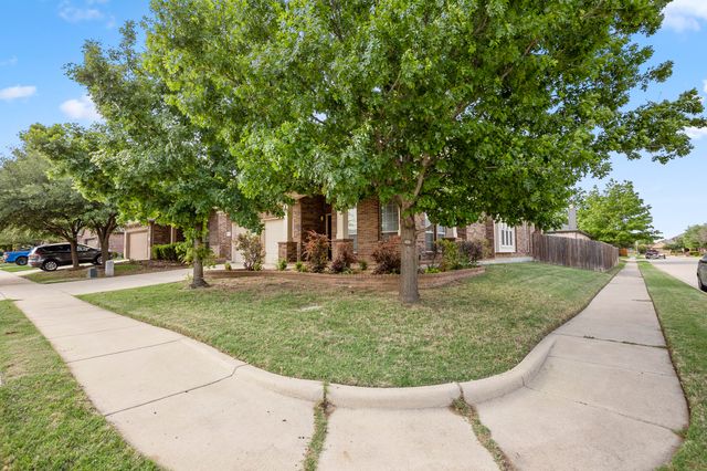 2725 Twinflower Drive, Fort Worth, TX 76244