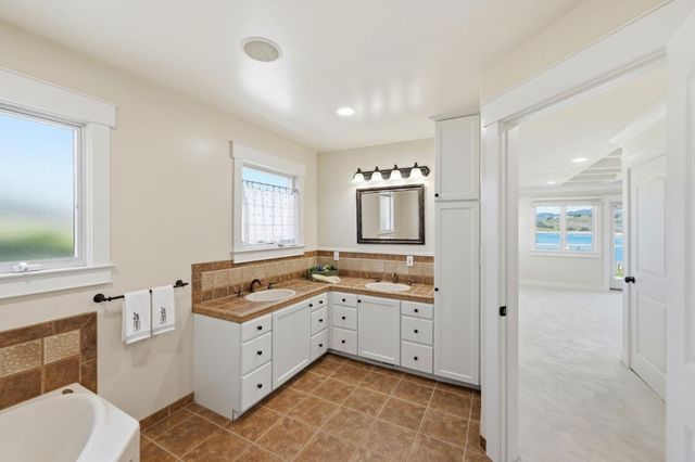 1207 Danmann Avenue, Pacifica, CA 94044