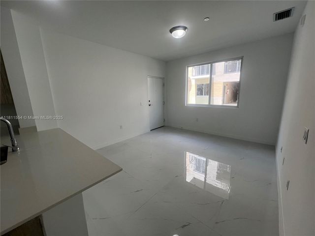 1010 SW 69th Ave 212, Miami, FL 33144