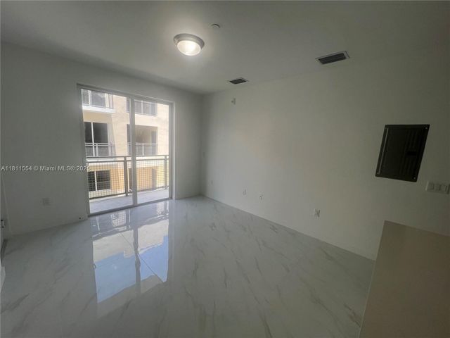 1010 SW 69th Ave 212, Miami, FL 33144