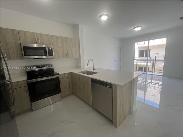 1010 SW 69th Ave 212, Miami, FL 33144