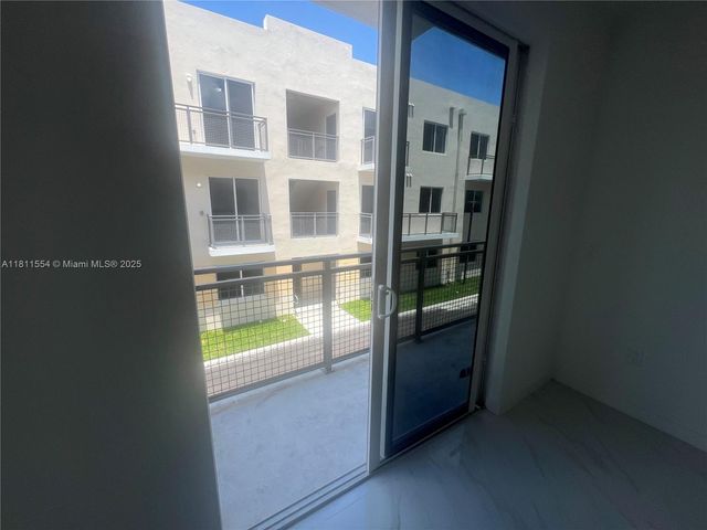 1010 SW 69th Ave 212, Miami, FL 33144