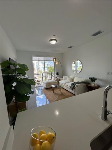 1010 SW 69th Ave 212, Miami, FL 33144