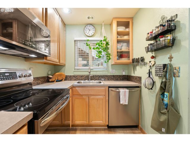 4970 S LANDING Dr 203, Portland, OR 97239