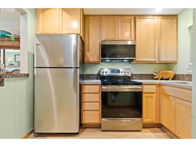 4970 S LANDING Dr 203, Portland, OR 97239