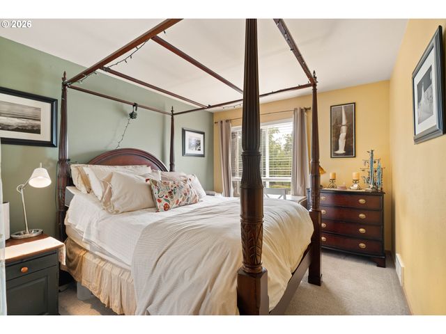4970 S LANDING Dr 203, Portland, OR 97239