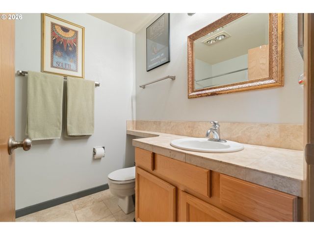 4970 S LANDING Dr 203, Portland, OR 97239