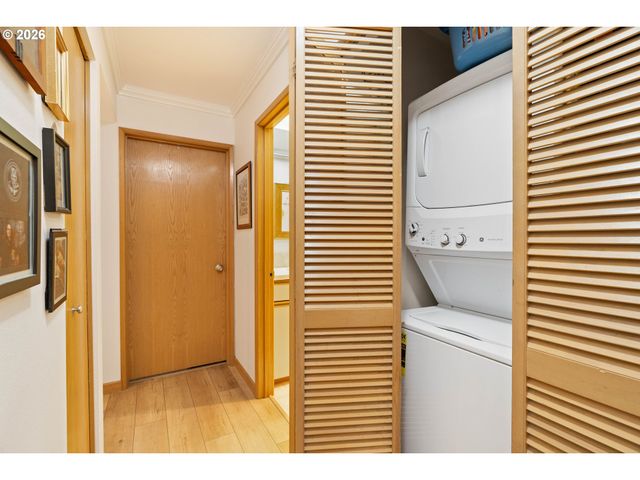 4970 S LANDING Dr 203, Portland, OR 97239
