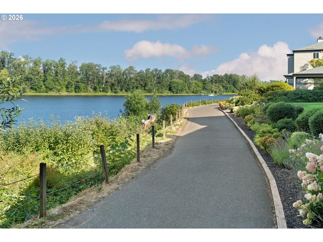 4970 S LANDING Dr 203, Portland, OR 97239