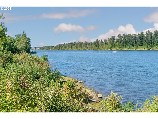 4970 S LANDING Dr 203, Portland, OR 97239