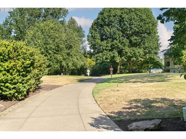 4970 S LANDING Dr 203, Portland, OR 97239