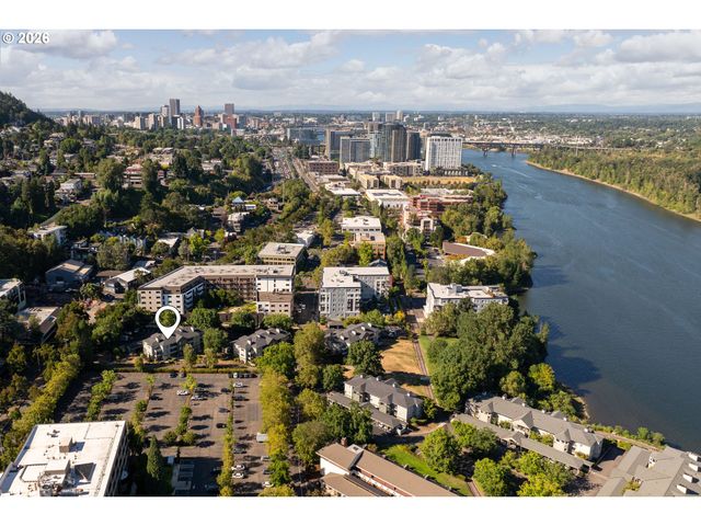 4970 S LANDING Dr 203, Portland, OR 97239