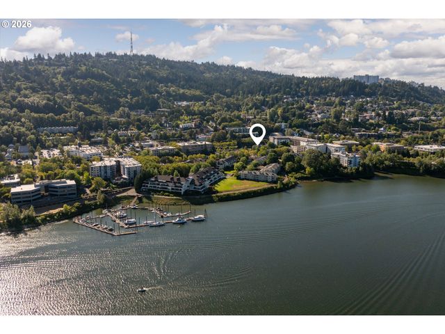 4970 S LANDING Dr 203, Portland, OR 97239