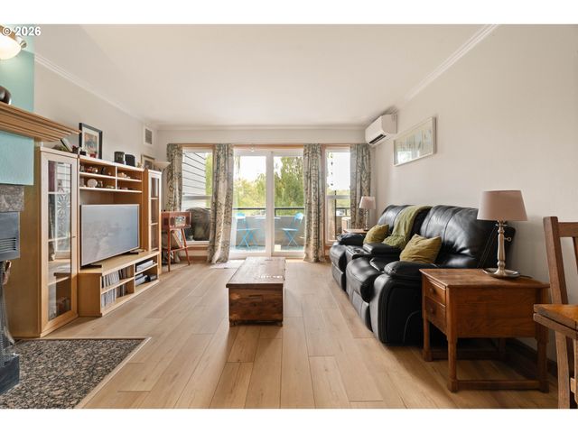 4970 S LANDING Dr 203, Portland, OR 97239
