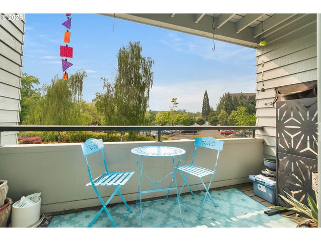 4970 S LANDING Dr 203, Portland, OR 97239