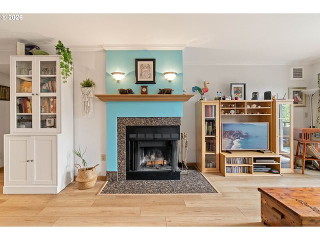 4970 S LANDING Dr 203, Portland, OR 97239