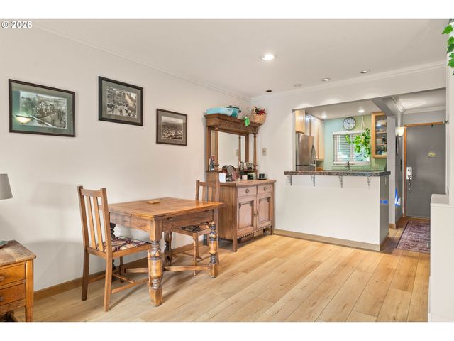 4970 S LANDING Dr 203, Portland, OR 97239