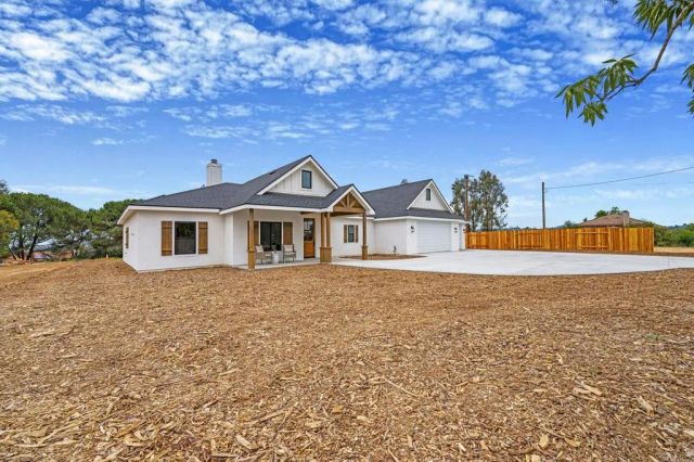 1547 Dickey Street, Fallbrook, CA 92028