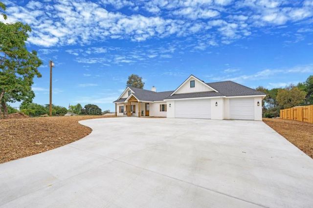 1547 Dickey Street, Fallbrook, CA 92028