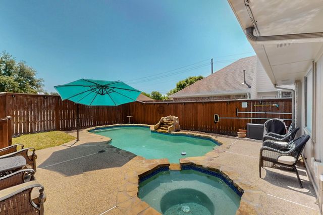 4202 Meadow Ridge Drive, Carrollton, TX 75010