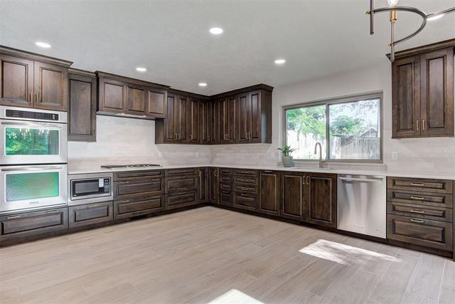1609 Chestnut Lane, Norman, OK 73072
