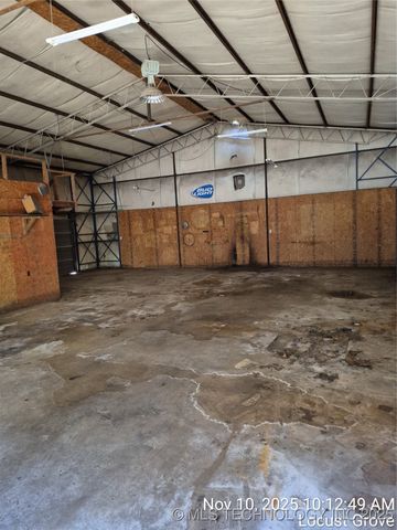 1544 E 565 Road, Locust Grove, OK 74352