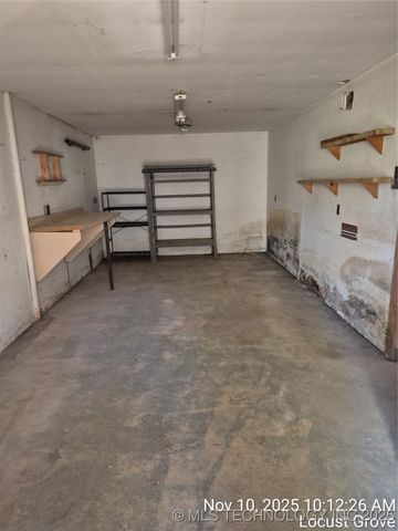 1544 E 565 Road, Locust Grove, OK 74352