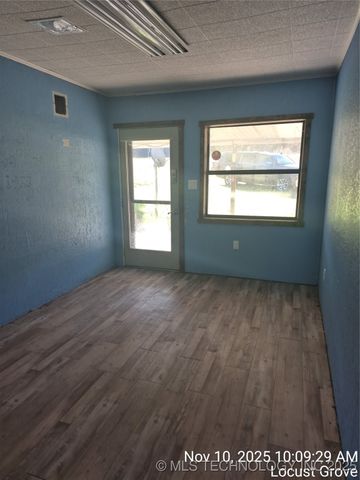 1544 E 565 Road, Locust Grove, OK 74352